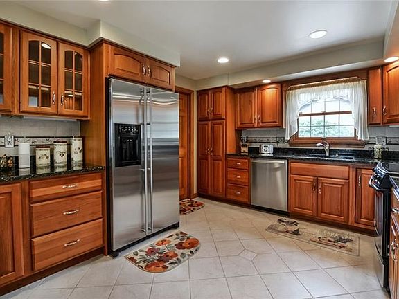 3rd image of 300 Vandivort Dr