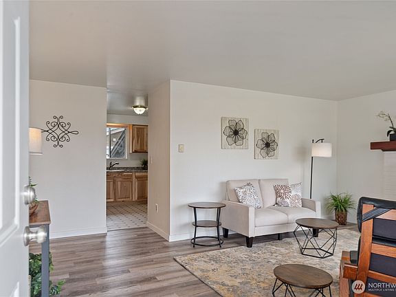 4th image of 17121 B Street E