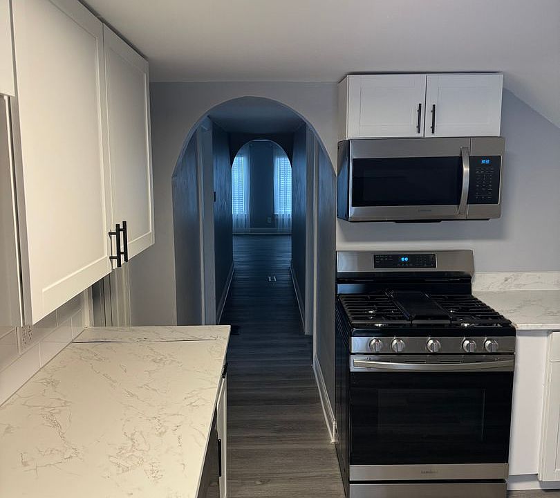 1st image of 506 E 25th St Floor 2