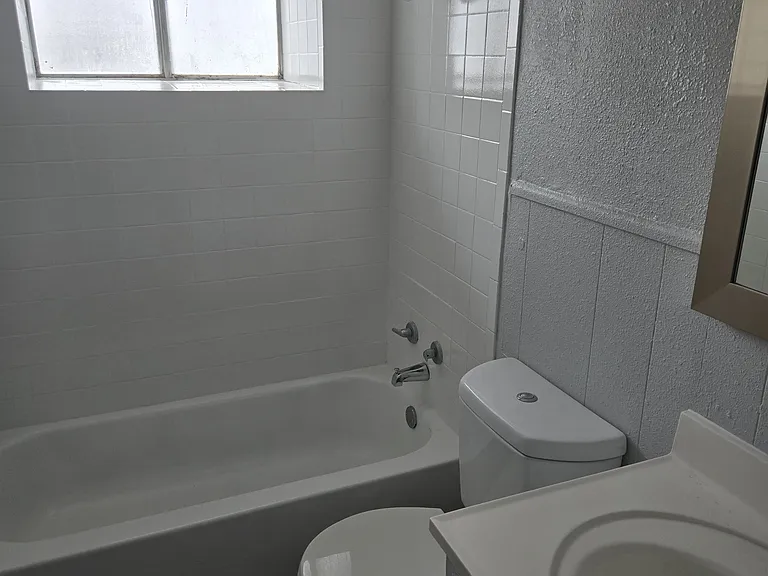 Alamo Apartments — Photo 31
