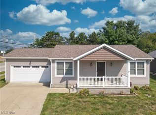 303 Spruce St, Barberton, OH 44203