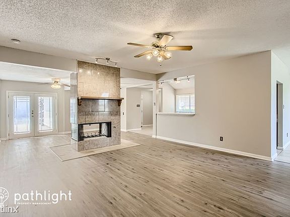 2nd image of 2526 Palisades Pl