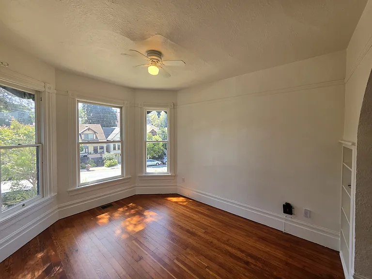 3139 Harrison St — Photo 2