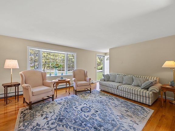 4th image of 11 Little Marsh Ln