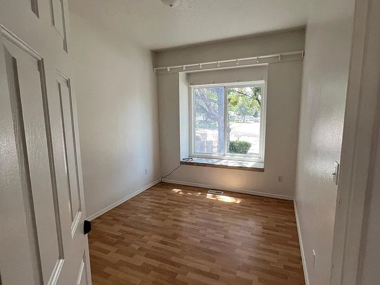 74 W Davenport Dr — Photo 15