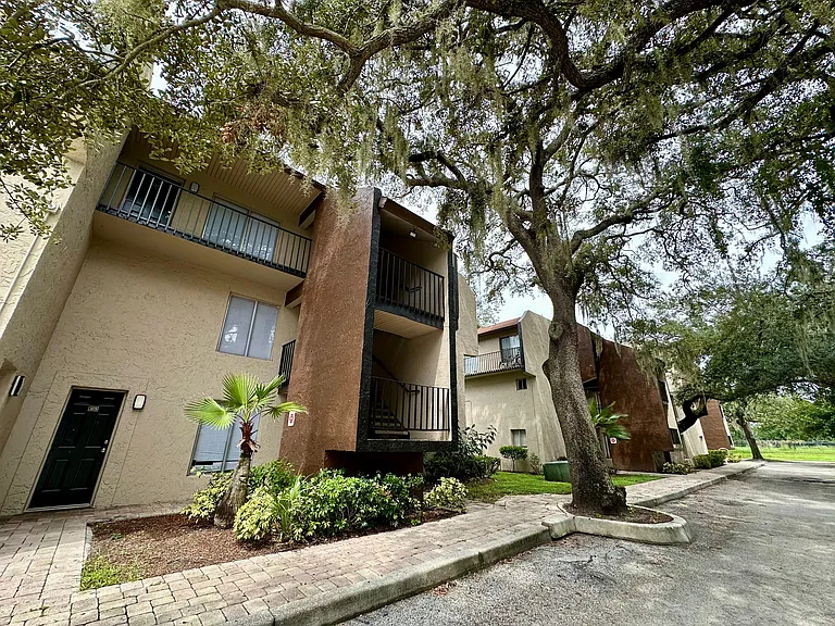 Uptown Palms Exterior