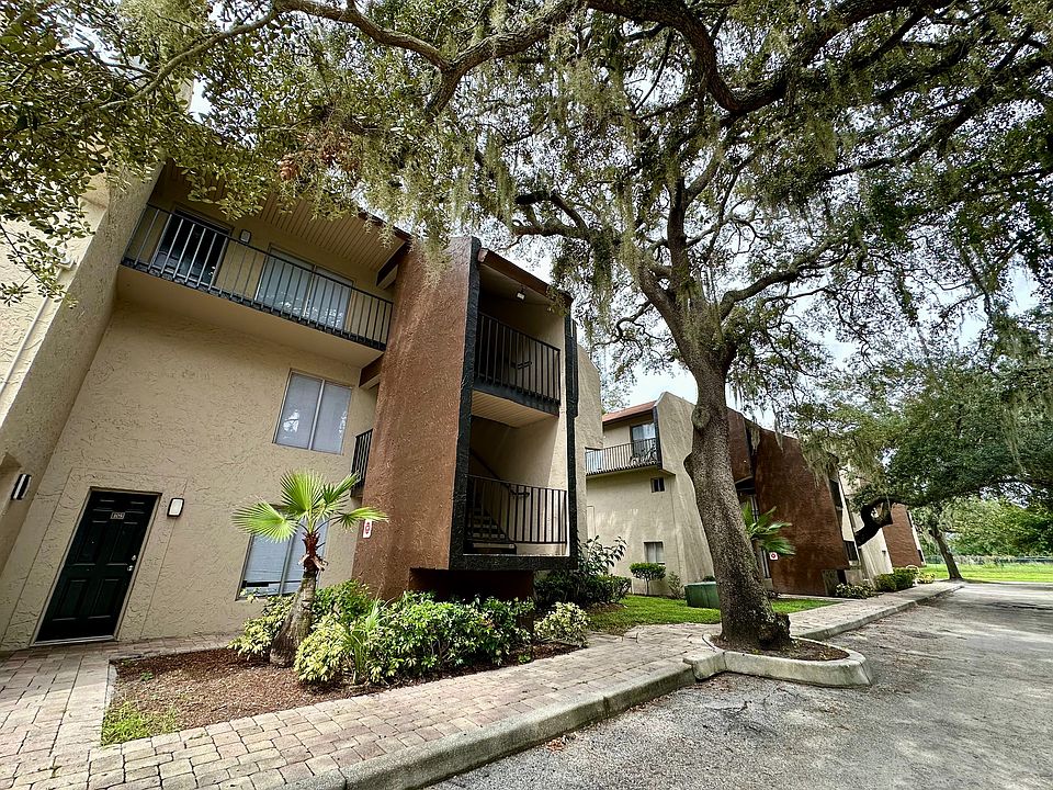 Uptown Palms Exterior