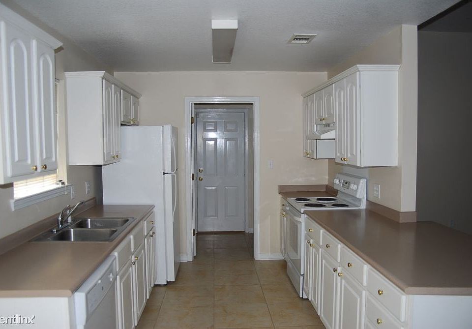 1st image of 2736 Dolphin Dr