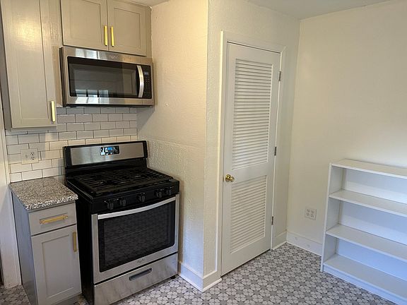 5th image of 3808 Calmont Ave