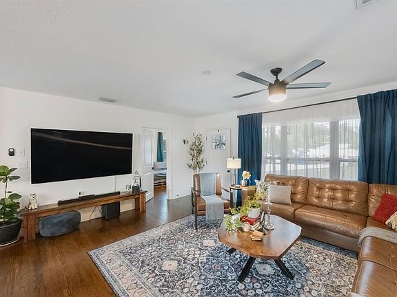 5th image of 2504 W Fletcher Ave