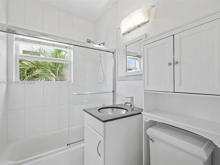 1100 Venetian Way #2B — Photo 16