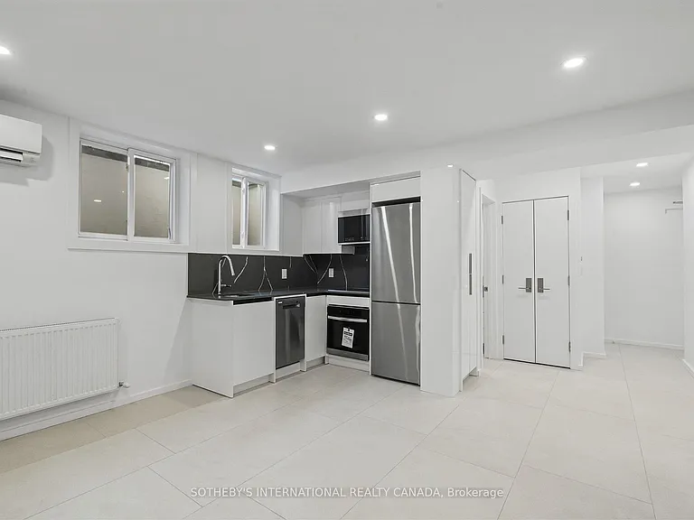 1340 Avenue Rd #B — Photo 8