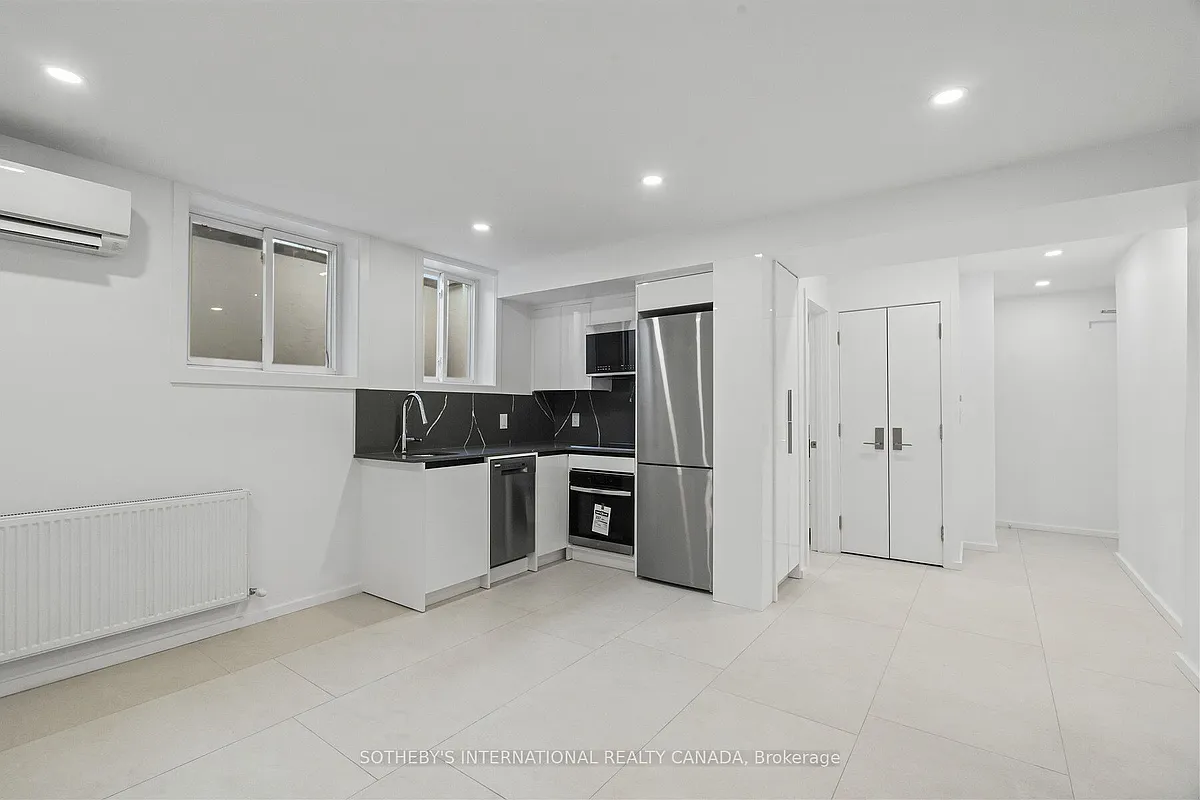 Building Photo - 1340 Avenue Rd #B