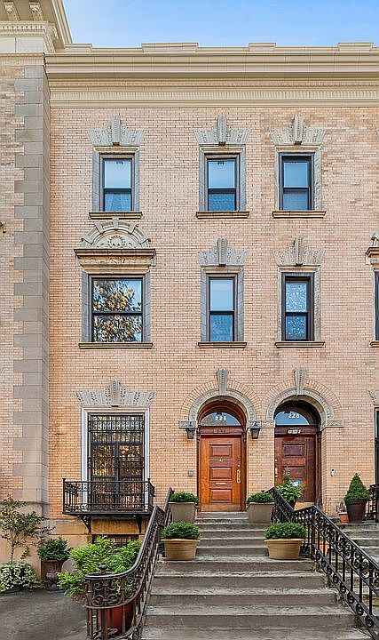 1st image of 226 W 139th St