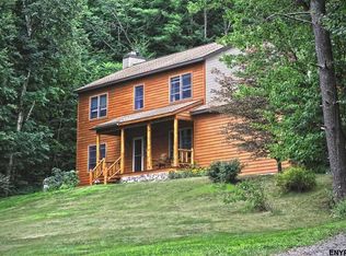 7 Springs Ln, Troy, NY 12180