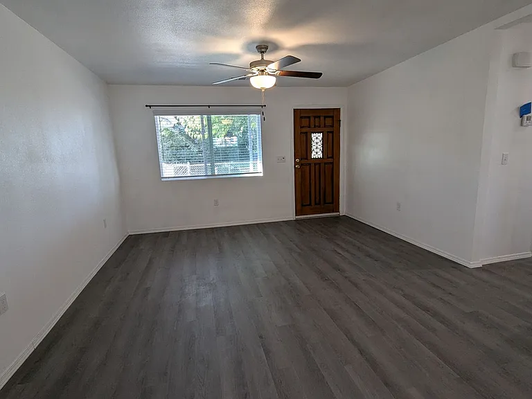 830 E Isham Ave — Photo 3