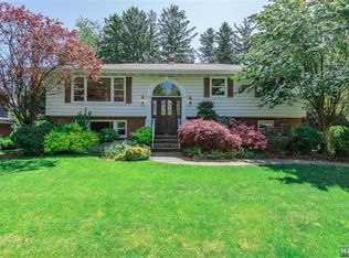 650 Yorktown Pl, Paramus, NJ 07652