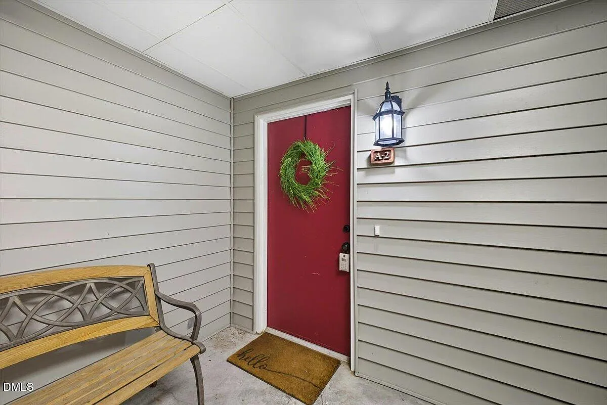 1 bed, 1.0 bath, 674 sqft, $1,300 — Photo 4