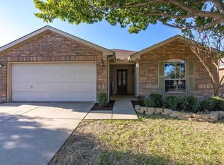 8904 King Ranch Dr, Aubrey, TX 76227