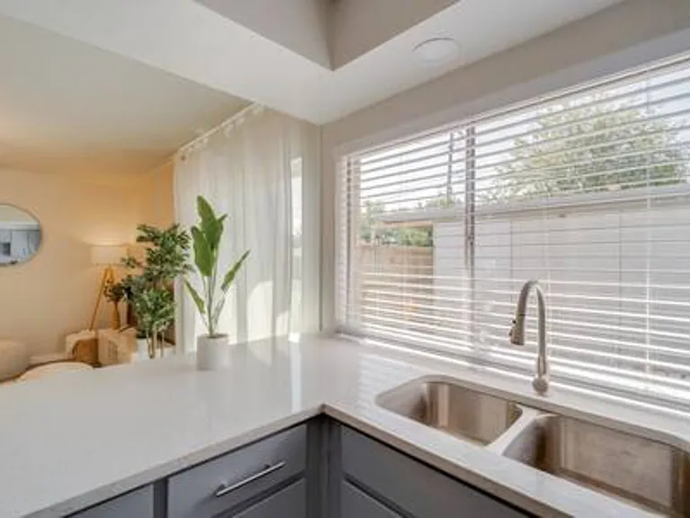 Jasmine Ln — Photo 11