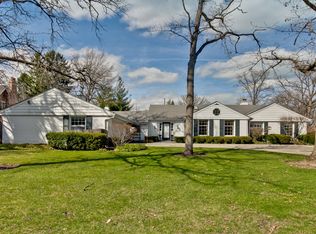 810 E Illinois Rd, Lake Forest, IL 60045