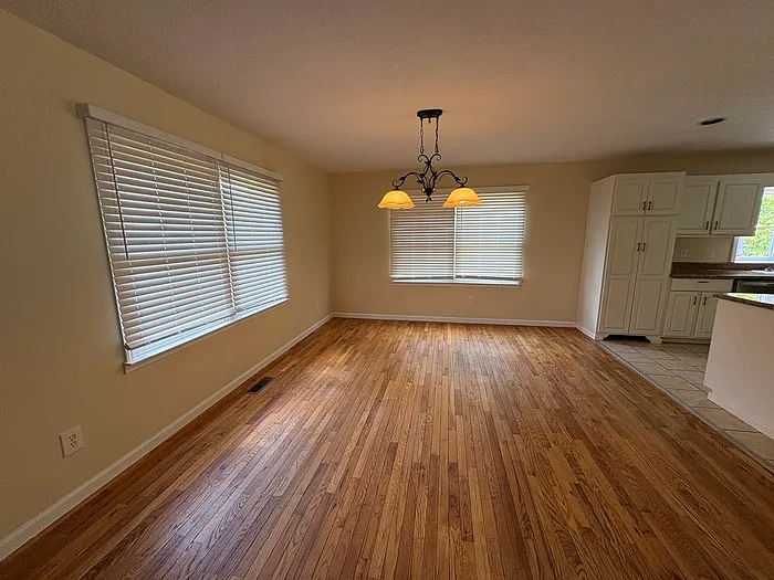 3237 Jacks Creek Rd — Photo 9