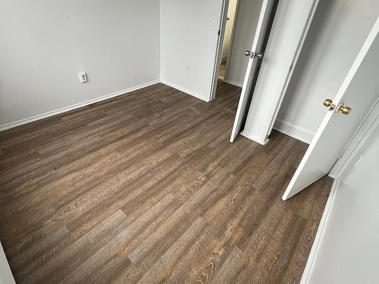 Elmwood Court — Photo 9