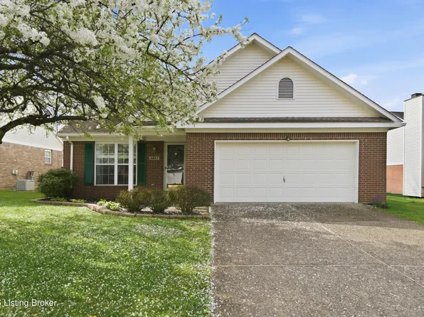 4827 Oak Pointe Dr, Louisville, KY 40245