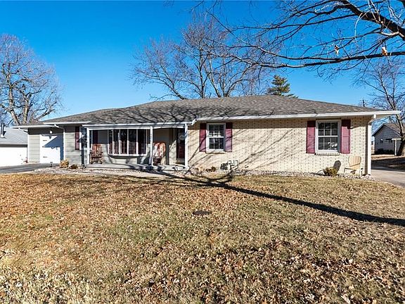 3rd image of 206 Clifton Dr