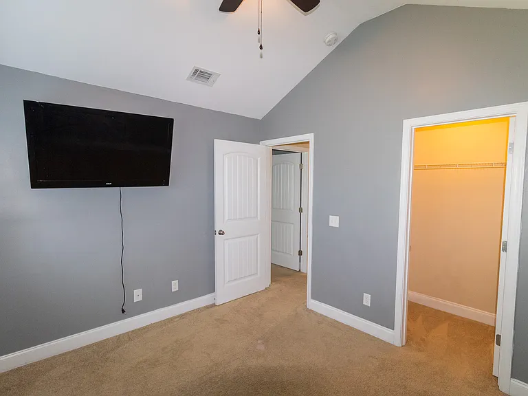 612 Hampstead Ave — Photo 16