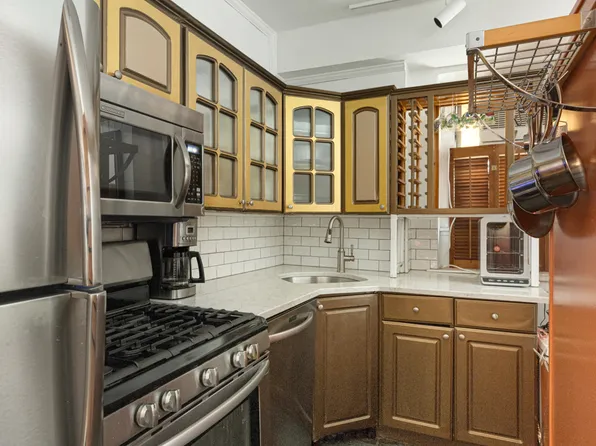 400 Riverside Drive image 18 of 21