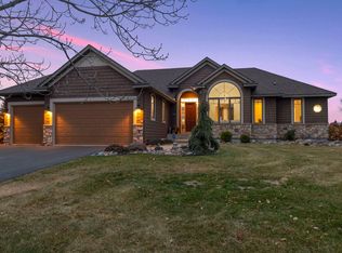 8470 Kelzer Pond Dr, Victoria, MN 55386