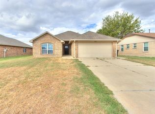 809 SW 8th St, Moore, OK 73160