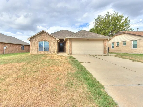 809 SW 8th St, Moore, OK 73160