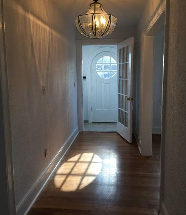 1st image of 542 Irving Ave #1