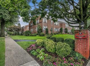 11 Westview Ave APT 20-2, White Plains, NY 10603