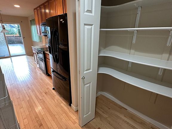 5th image of 1746 Cadborough Ln