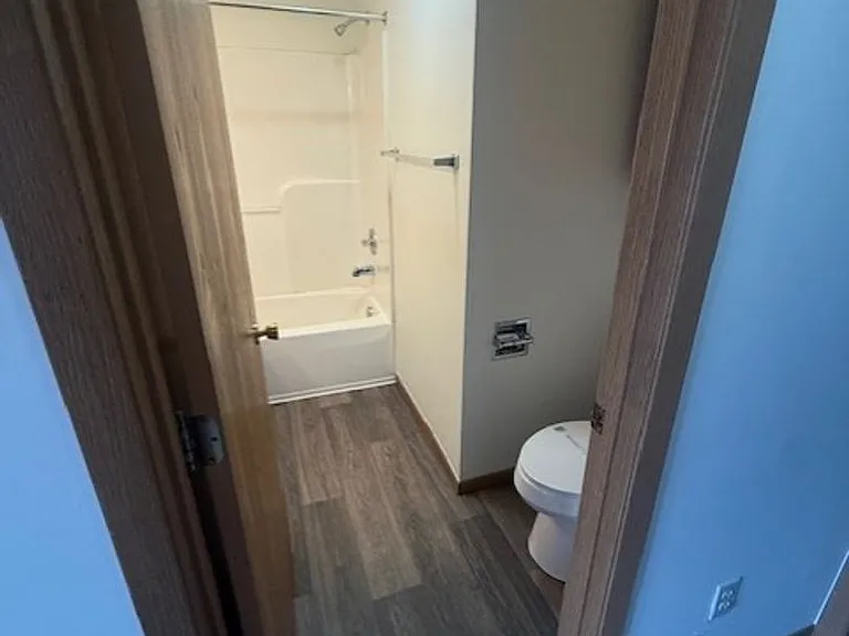 Pineview Apartments — Photo 36