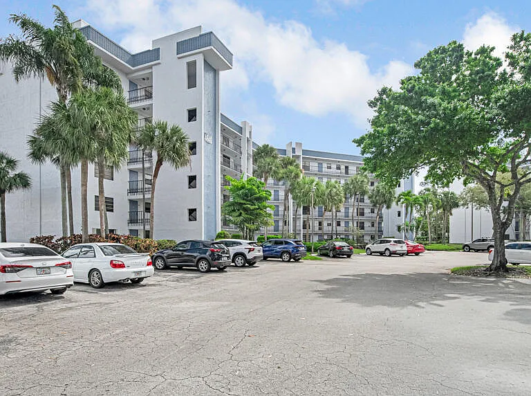 4640 Lucerne Lakes Blvd W #206 — Photo 2