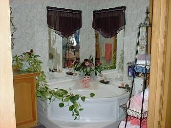 GARDEN TUB