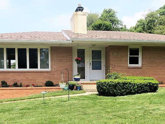2nd image of 105 E Sunny Slopes Dr