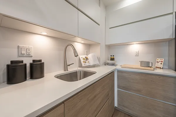 Sold by E Realty International Corp | media 4