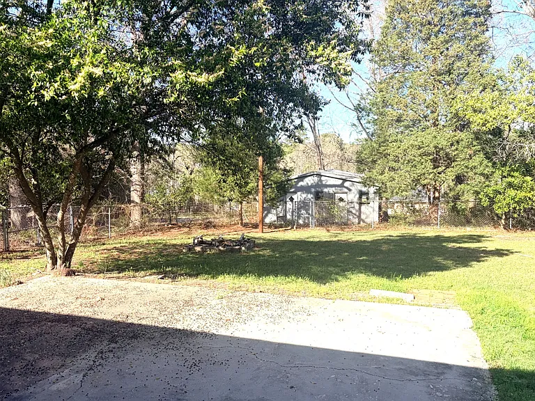 204 Pineview Dr — Photo 16