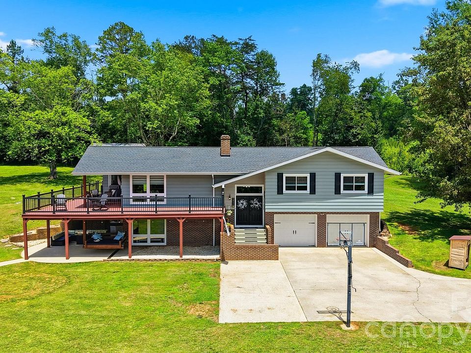 1st image of 2411 Robertson Ln