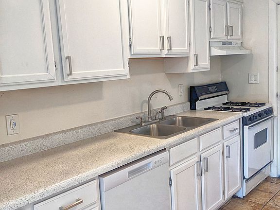 4th image of 1629 E Hedrick Dr #D