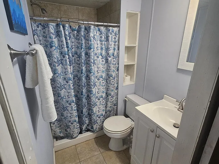 1201 Floyd Dr NE — Photo 3
