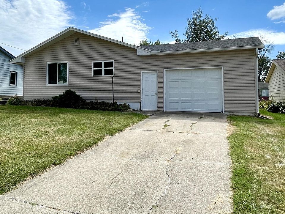 2nd image of 809 Scenic Cir