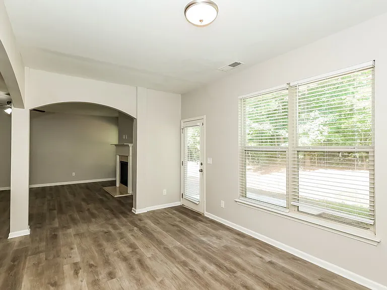 117 Worthing Ln — Photo 4
