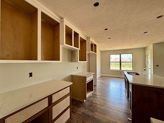 4th image of 2608 W Pigeon Drive