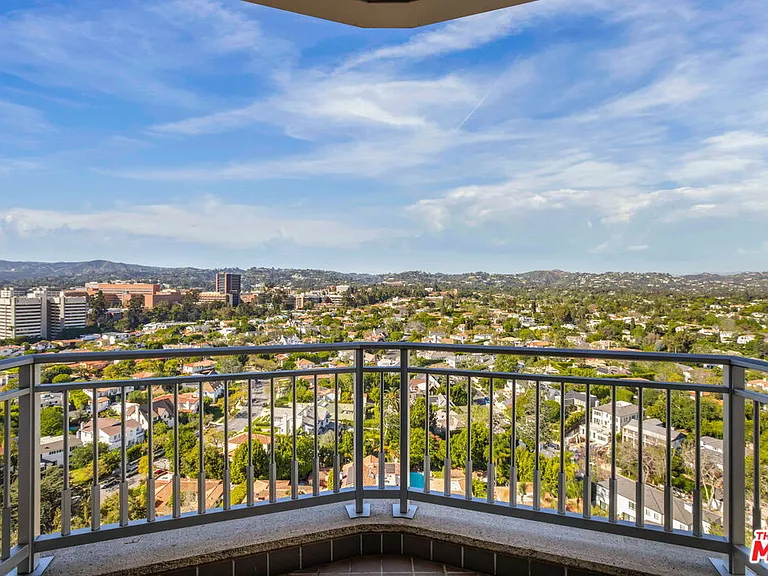 10727 Wilshire Blvd #1904 — Photo 18